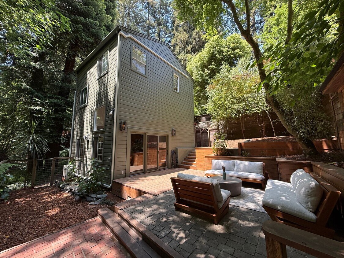 Foto principal - TWO BEDROOM / ONE BATH CREEKSIDE LARKSPUR ...
