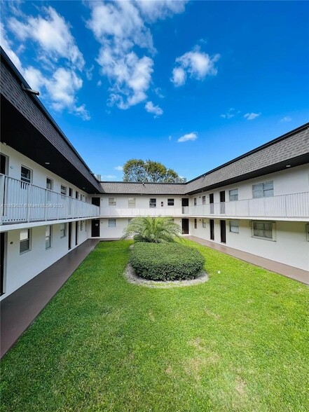 Foto del edificio - 8601 SW 94th St