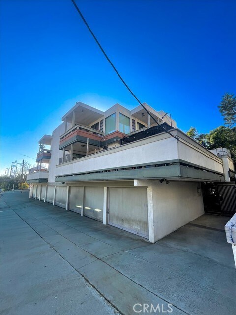 Building Photo - 2575 E 19th St