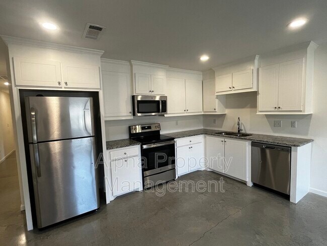 Building Photo - 246 Skylane Dr