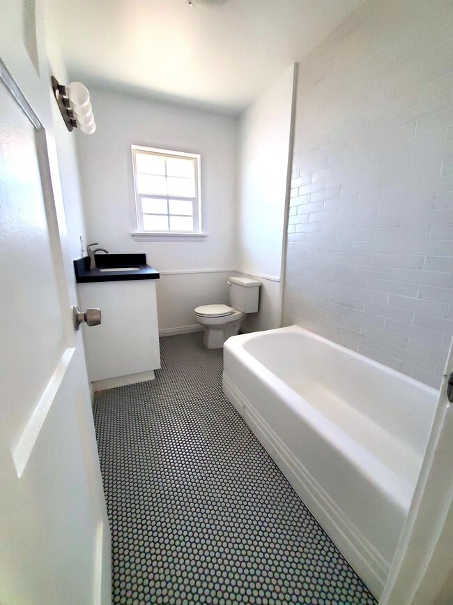 bathroom - 4020 Bemis St