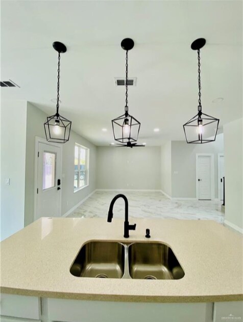 Foto del edificio - 5316 N Crown Point