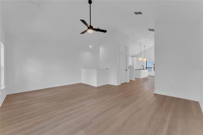 Foto del edificio - Available Now: 3-story townhome new constr...