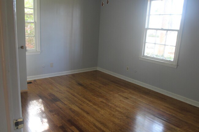Foto del edificio - 2208 Lullwater Rd
