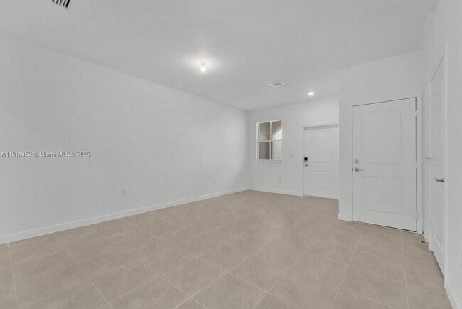 Foto del edificio - 2558 SE 27th Dr