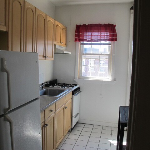 Building Photo - 25 Glenville Ave