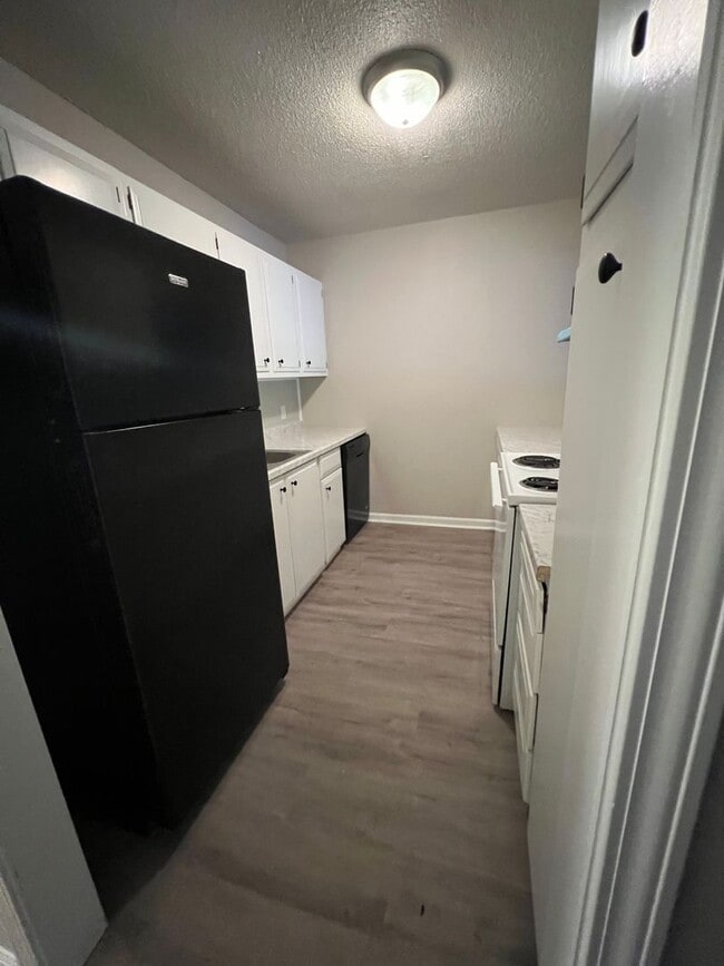 Building Photo - Newly Renovated 2B\1B Apartment Available in Lake Charles