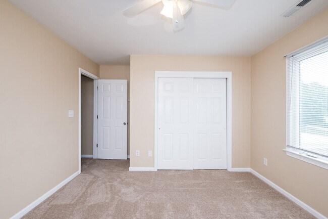 Foto del edificio - 5 Bedroom, 2.5 Bath Home for Rent in Salem Woods