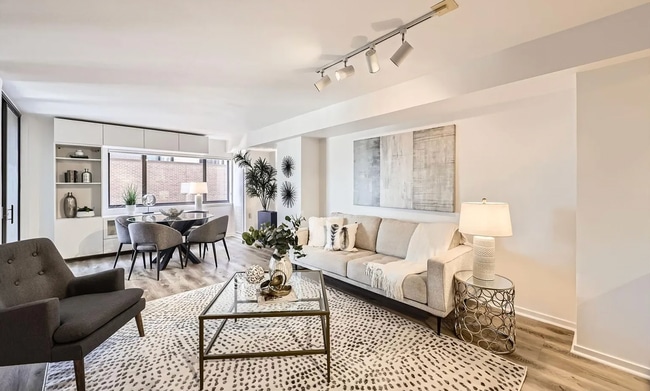 Building Photo - 1551 Larimer St