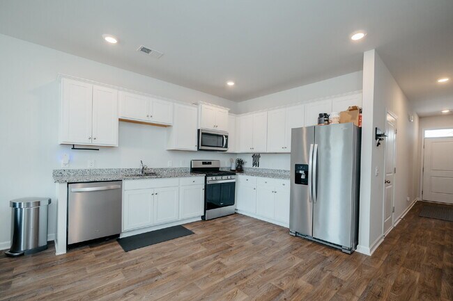 Building Photo - 206 Mica Ct