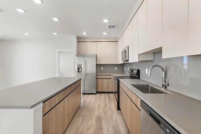 Building Photo - 433 62nd St