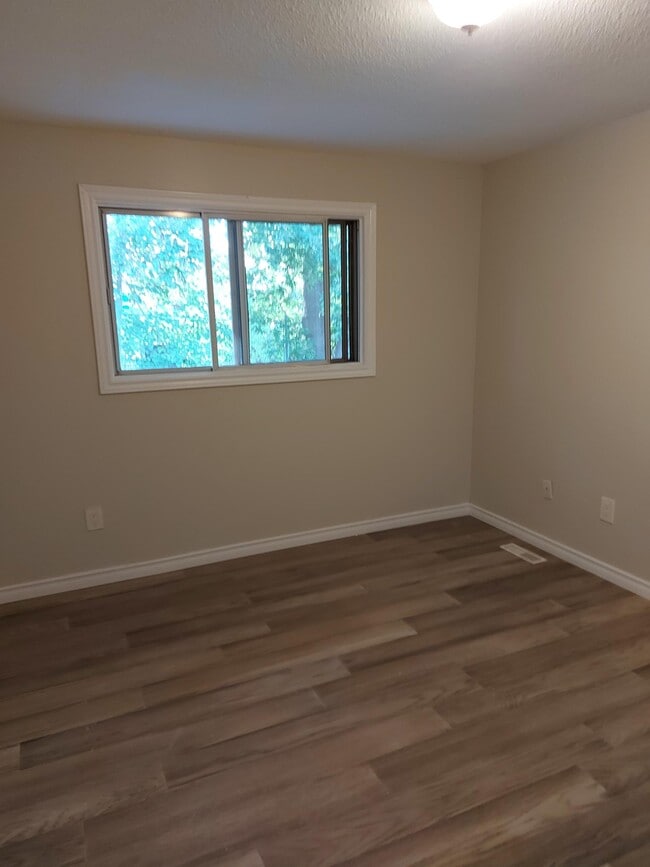 Photo du bâtiment - Spacious 2 bedroom unit