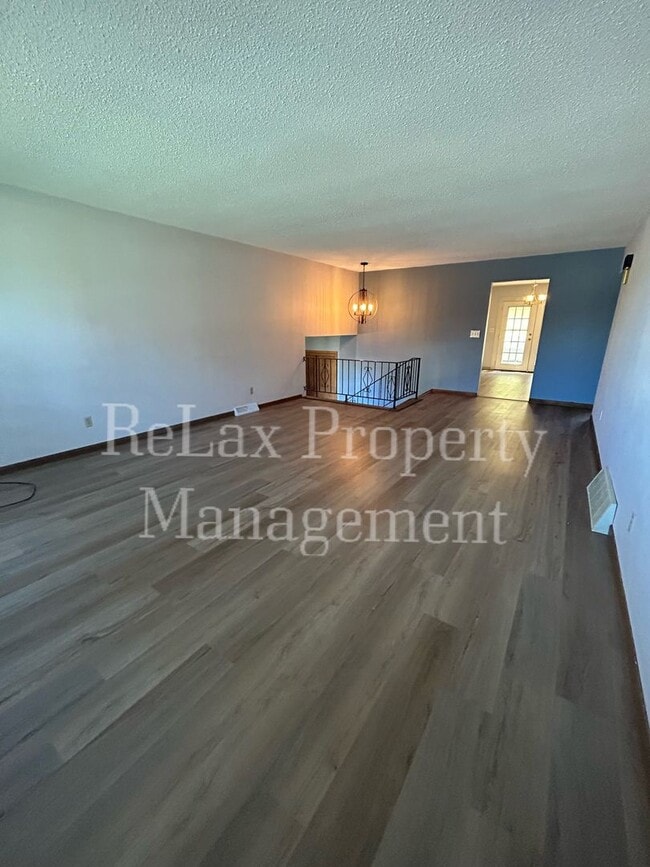 Building Photo - Four Bedroom House in Onalaska