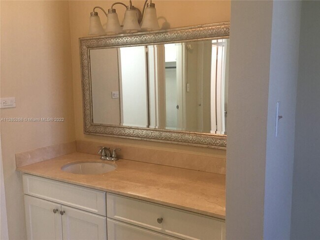 Building Photo - 9225 Collins Ave