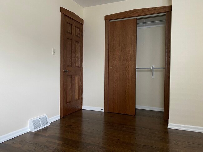 Foto del edificio - 2346 W Dickens Ave