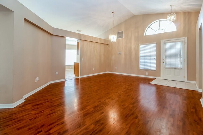 Building Photo - 30800 Birdhouse Dr