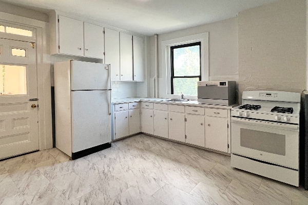 Building Photo - 44 Cedar St