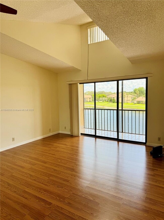 Building Photo - 806 Sky Pine Way