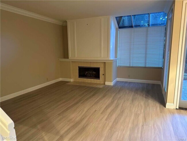 Building Photo - 3 br, 3 bath House - 30 Auburn Aisle # 112