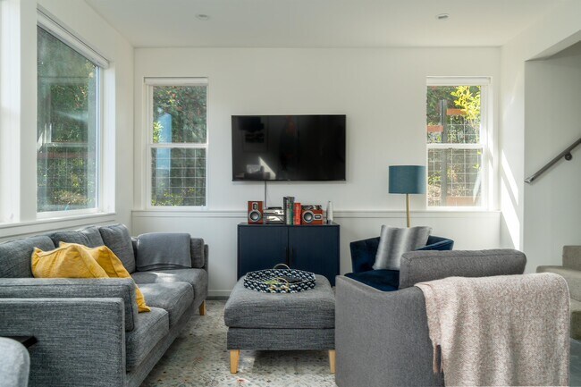 Foto del edificio - 479 Lawrence Dr