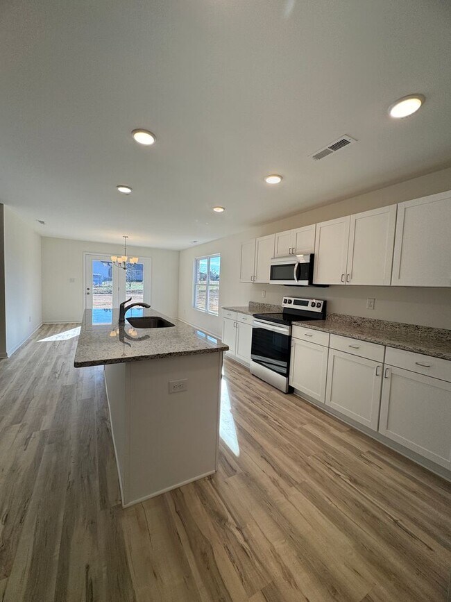 Foto del edificio - 4 Bedrooms! New Construction Intro Special!