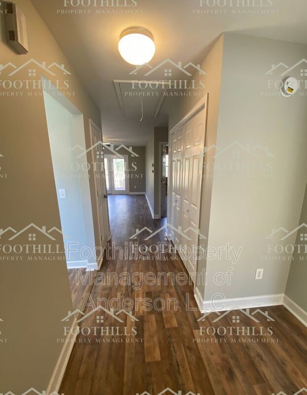 Building Photo - 613 N Pointe Creek