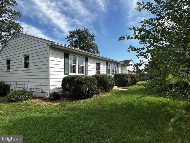 Building Photo - 3462 Fall Hill Ave