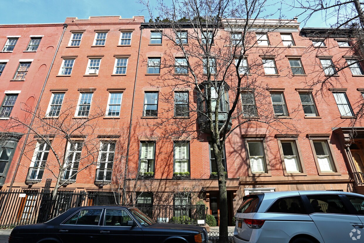 Building Photo - 19 W 10th St