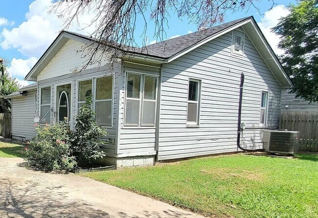 Building Photo - 6200 NW 37th St