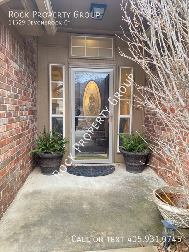 Building Photo - Beautifully Updated 3 Bedroom/2 Bath Home ...