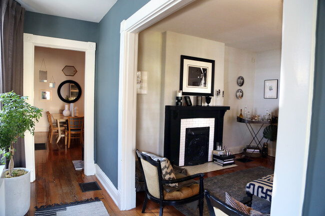 Entryway with view to living room and kitchen - 1836 Deer Park Ave