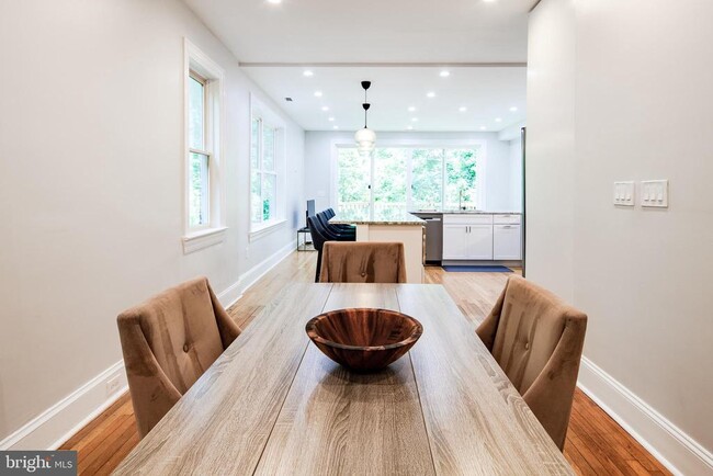 Foto del edificio - 3031 Rodman St NW