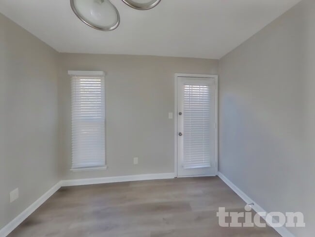 Building Photo - 236 Independence Dr