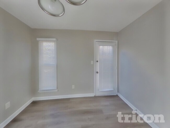 Foto del edificio - 236 Independence Dr