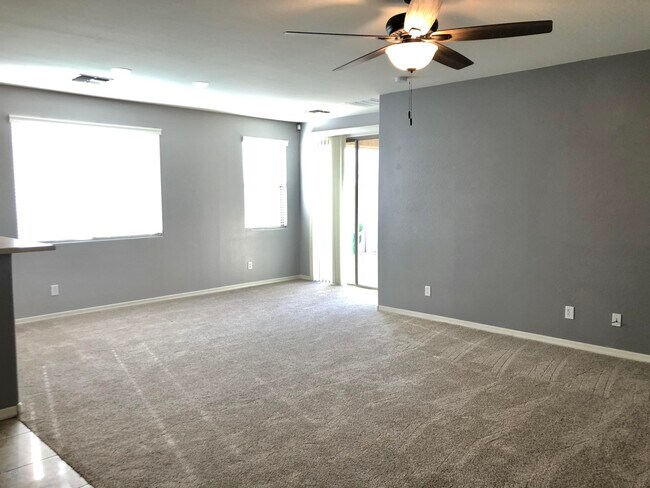 Foto del edificio - 5409 W Straight Arrow Ln