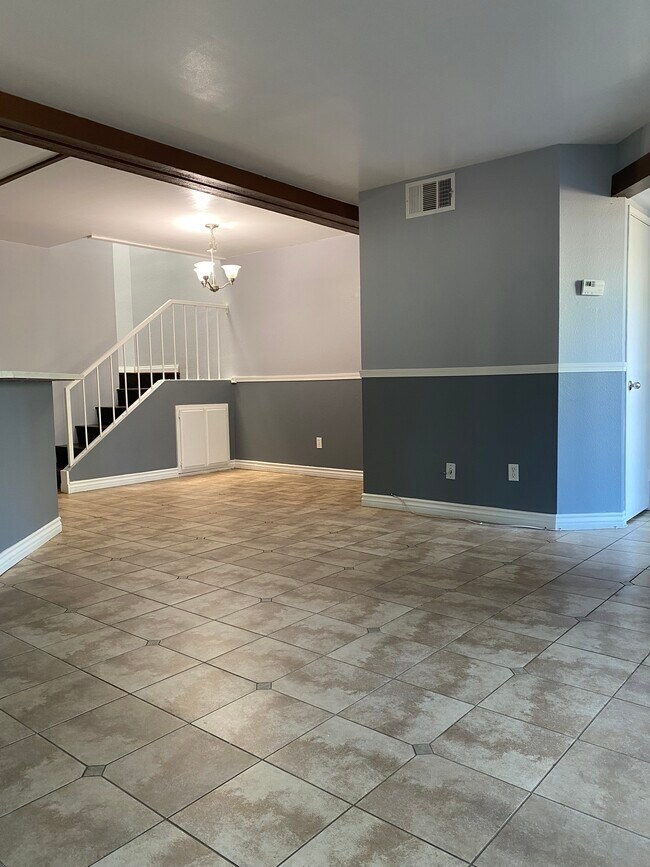 sala de estar - 7308 Quill Dr