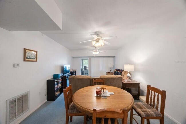 Foto del edificio - 9945 47th Ave N