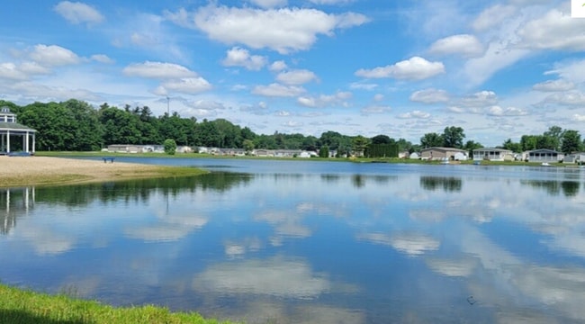 Building Photo - 505 Elmwood Ln