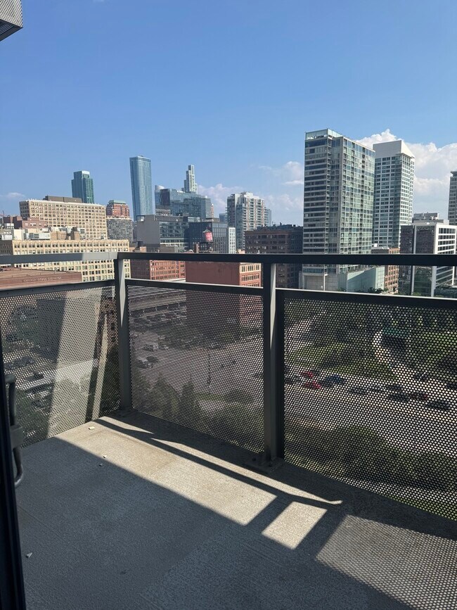 Foto del edificio - 235 W Van Buren St