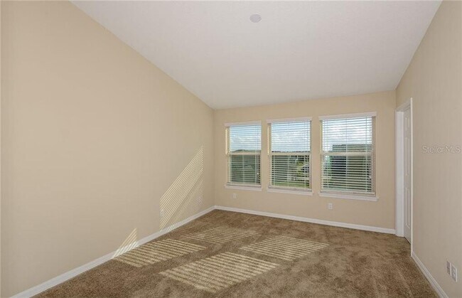 Foto del edificio - 3890 Grassland Dr