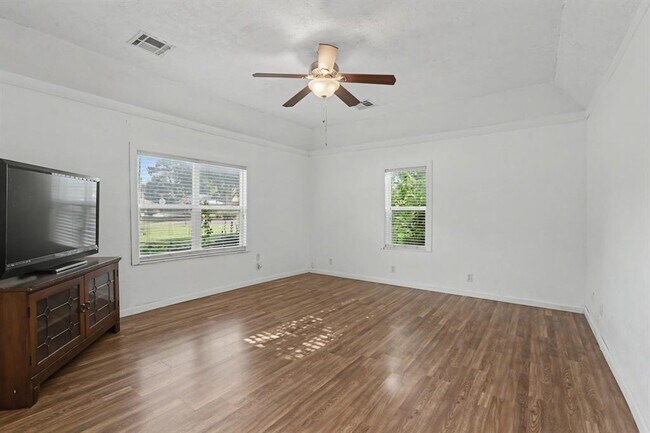 Foto del edificio - 207 E Juniper Ln