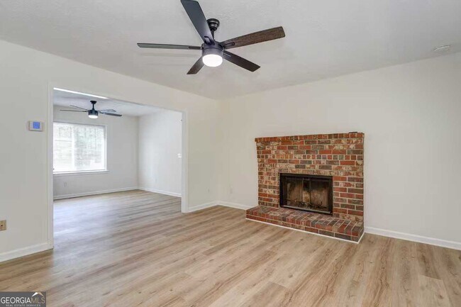 Foto del edificio - 133 Bishop Rd NW