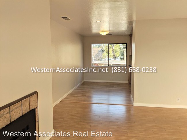 Building Photo - 2 br, 1 bath House - 114 Lloyd Court