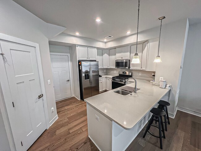 Building Photo - Luxury 3 Bedroom 2.5 Bathroom Brick Townho...