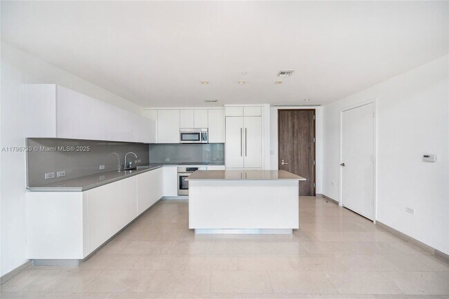 Building Photo - 68 SE 6th St