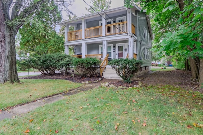 Building Photo - 3239 Clague Rd