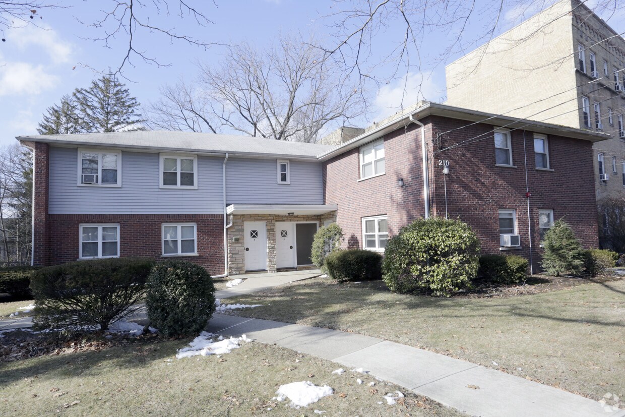 200210 Broad Ave, Leonia, NJ 07605 Apartments in Leonia, NJ
