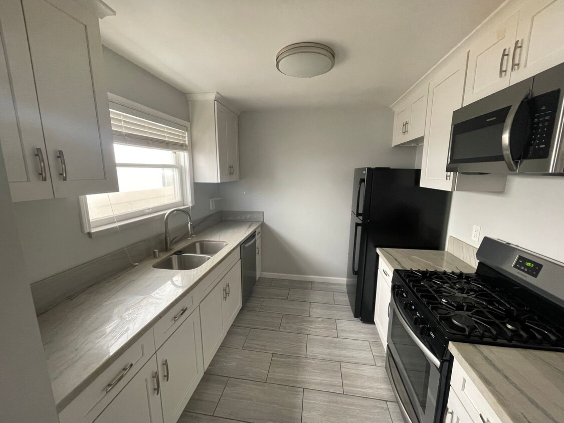 Nicely Updated 1 bed -1 bath Street-level... - Nicely Updated 1 bed -1 bath  Street-level...