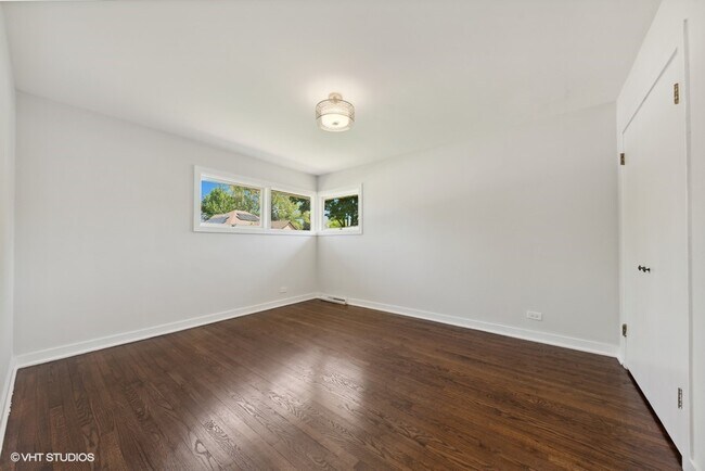Foto del edificio - 201 E Berkshire Ln