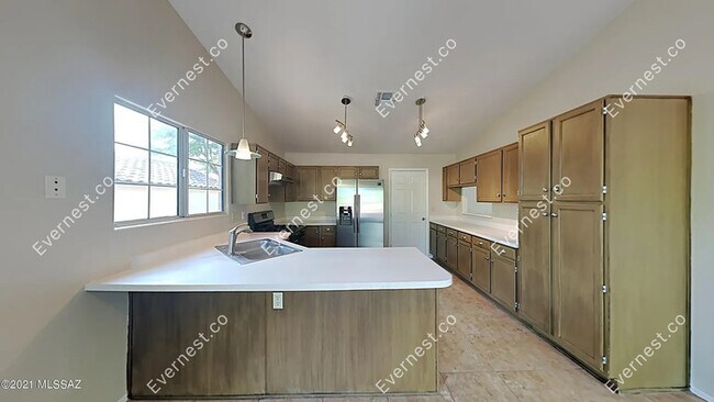 Building Photo - 12690 N Bandanna Way